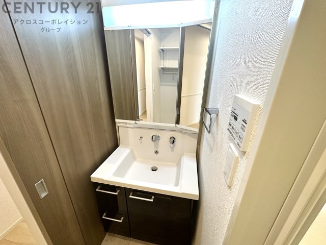 洗面設備　洗面所内に洗濯機置場あり！