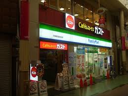 コンビニ　ファミリーマート（コンビニ）まで100m