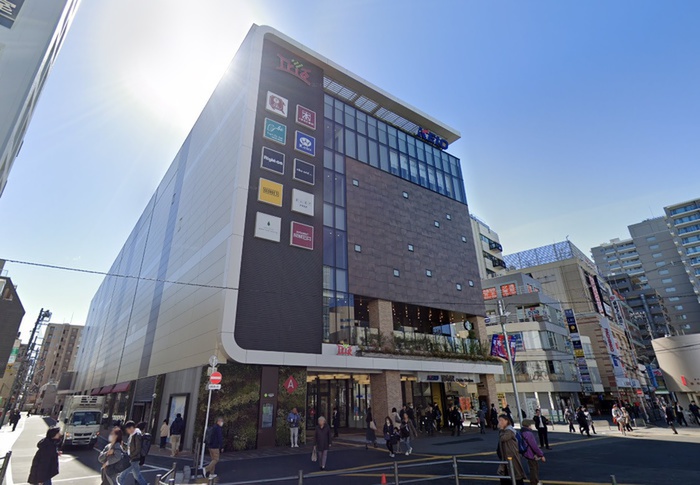 ショッピングセンター　トリエ京王調布A館（ショッピングセンター）まで300m