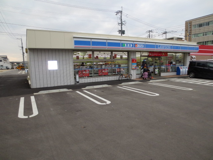 コンビニ　ローソン（コンビニ）まで941m