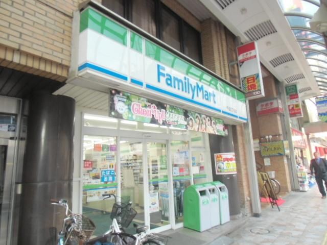 コンビニ　ファミリーマート（コンビニ）まで500m