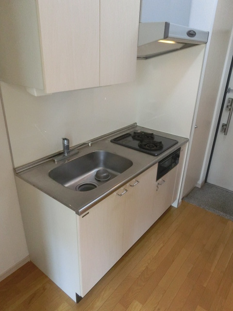 キッチン　自炊もしっかり出来ますよ。。２口のシステムキッチン。