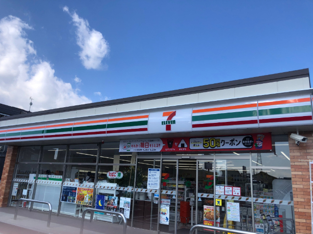 コンビニ　セブンイレブン上越下源入店（コンビニ）まで373m