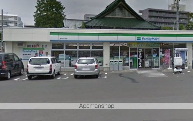 コンビニ　ファミリーマート（コンビニ）まで1115m