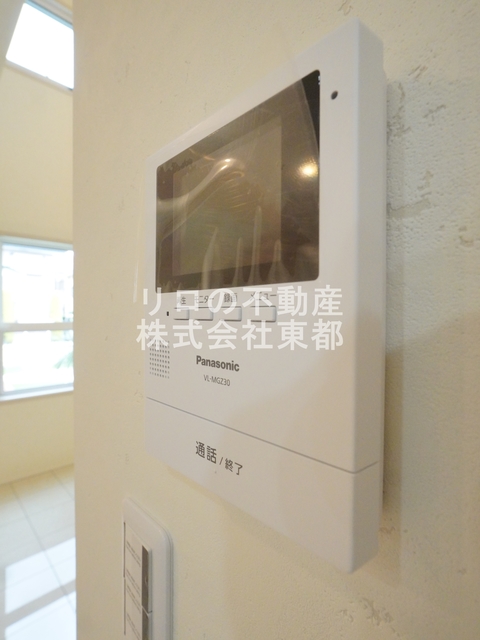セキュリティ　来訪者の姿を確認できるＴＶモニター付インターホン設置済です！