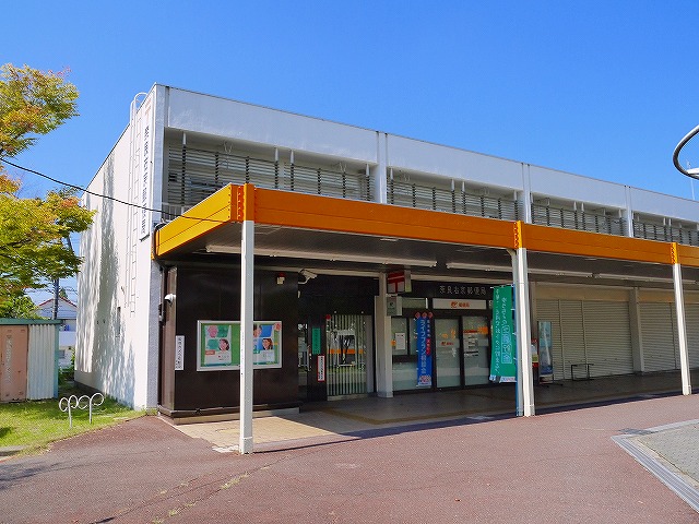 郵便局　奈良右京郵便局（郵便局）まで529m