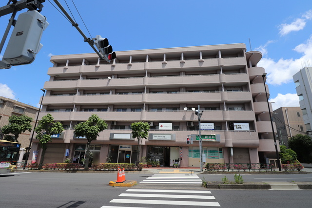 建物外観　表と裏口の両方にオートロックがついている物件です！