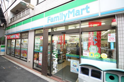 コンビニ　ファミリーマート 町屋店（コンビニ）まで53m