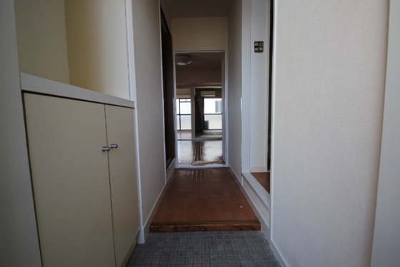 玄関　※別号室の写真です