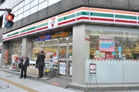 コンビニ　セブンイレブン（コンビニ）まで400m