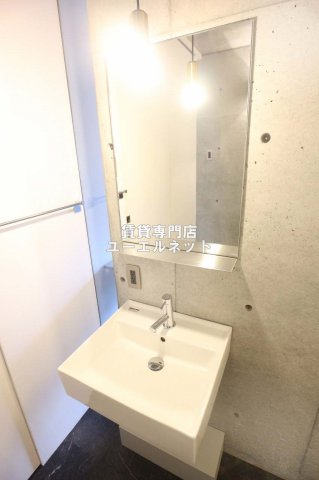 洗面設備　清潔感ある独立洗面台で毎日気持ちよく♪