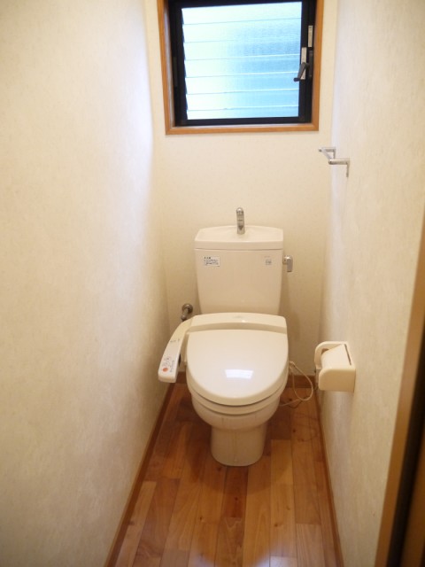 トイレ　窓付きトイレです★