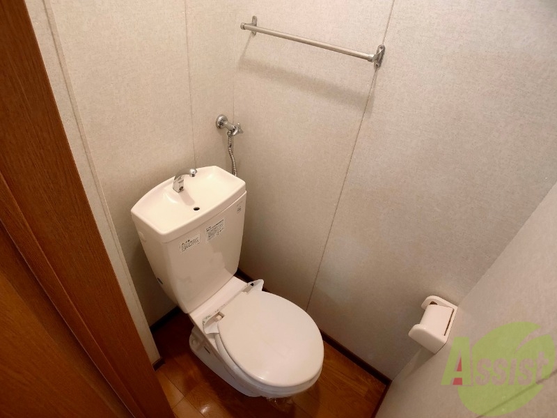 トイレ　こちらはトイレです。清潔感があり、安心して使用できます。