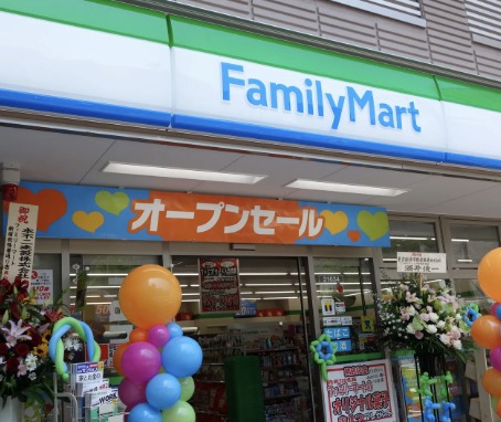 コンビニ　ファミリーマート新宿税務署通り店（コンビニ）まで177m