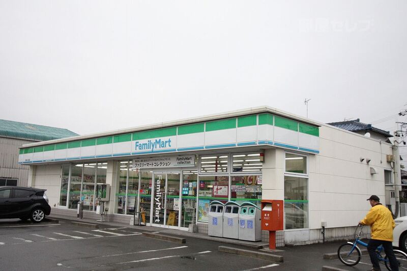 コンビニ　ファミリーマート西春中之郷店（コンビニ）まで311m