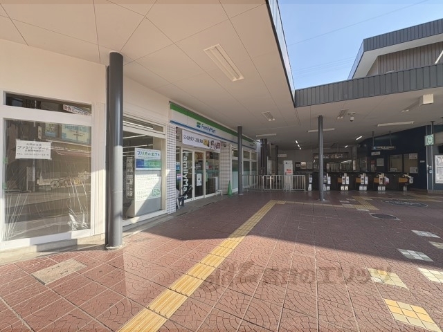 コンビニ　ファミリーマート近鉄高田市駅前（コンビニ）まで1200m