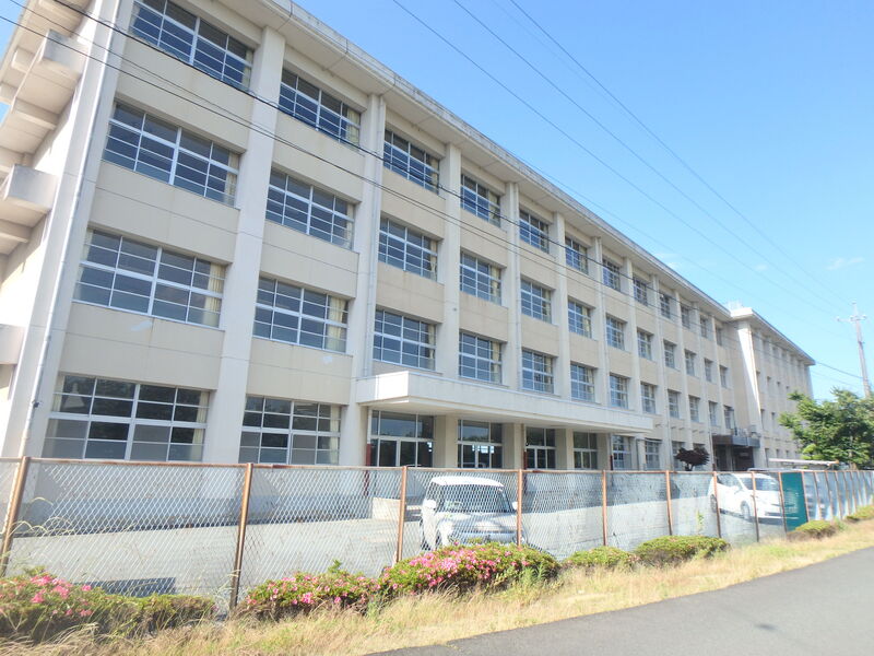中学校　松阪市立西中学校（中学校）まで3239m