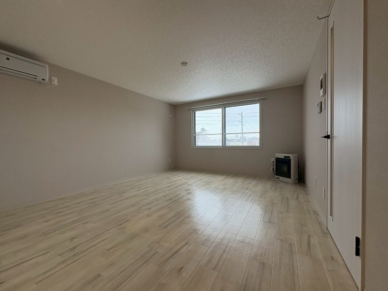 居室・リビング　白を基調とした明るい印象のお部屋になっています！