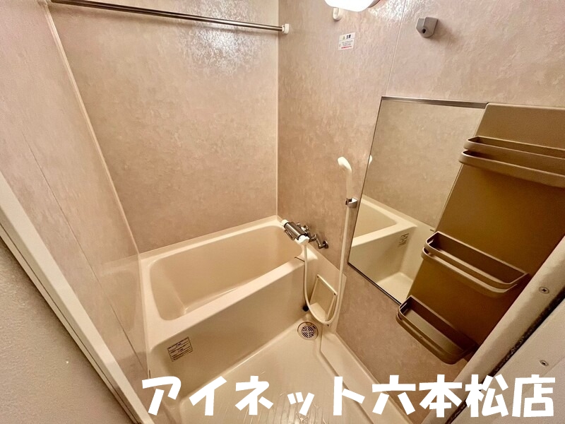バス・シャワールーム　一日の疲れを癒しましょう。