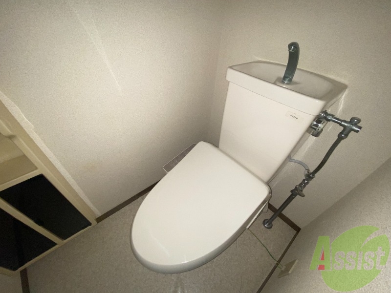 トイレ　ウォシュレット機能がついたトイレです。安心して使用できますね