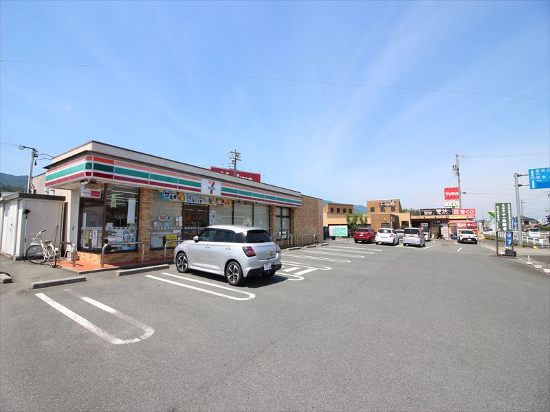 コンビニ　セブンイレブン 新城バイパス店（コンビニ）まで681m