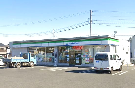 コンビニ　ファミリーマート（コンビニ）まで519m