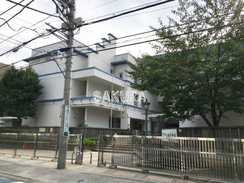 小学校　横浜市立本町小学校（小学校）まで366m
