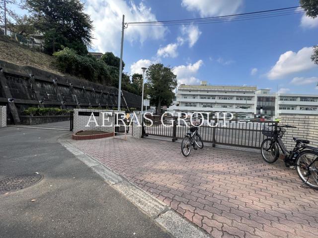 小学校　横浜市立六ツ川西小学校（小学校）まで415m