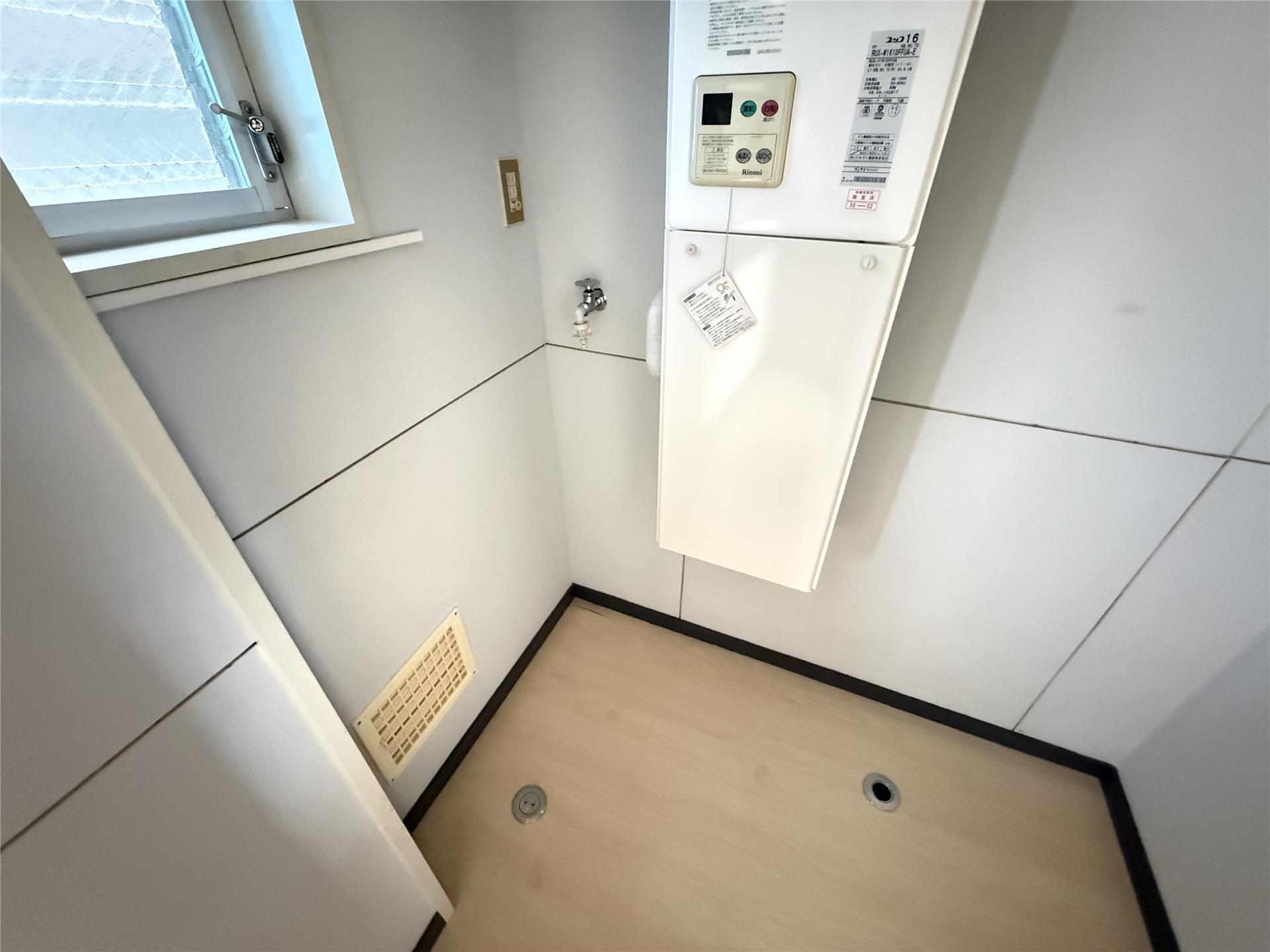 洗面設備　洗濯機置場です