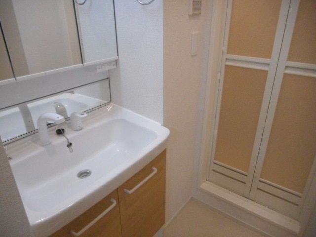 洗面設備　☆シャワー付洗面台☆