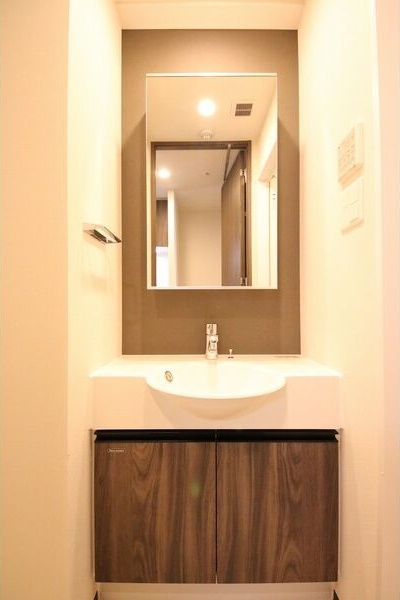 洗面設備　※写真は同じマンションの違う部屋のものになります。