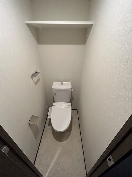 トイレ　※写真は同じマンションの違う部屋のものになります。