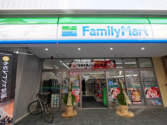 コンビニ　ファミリーマート高円寺純情商店街店（コンビニ）まで455m