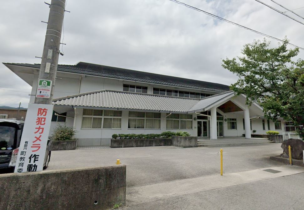 小学校　有田川町立御霊小学校（小学校）まで567m