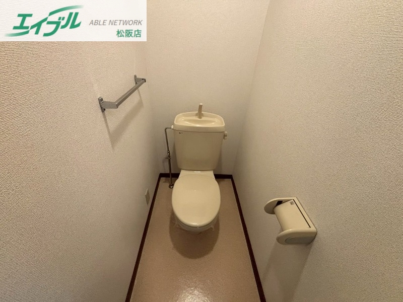 トイレ　別部屋反転参考写真です