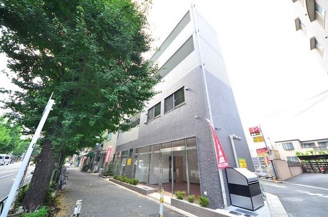エントランス　★大通り沿いで安心★