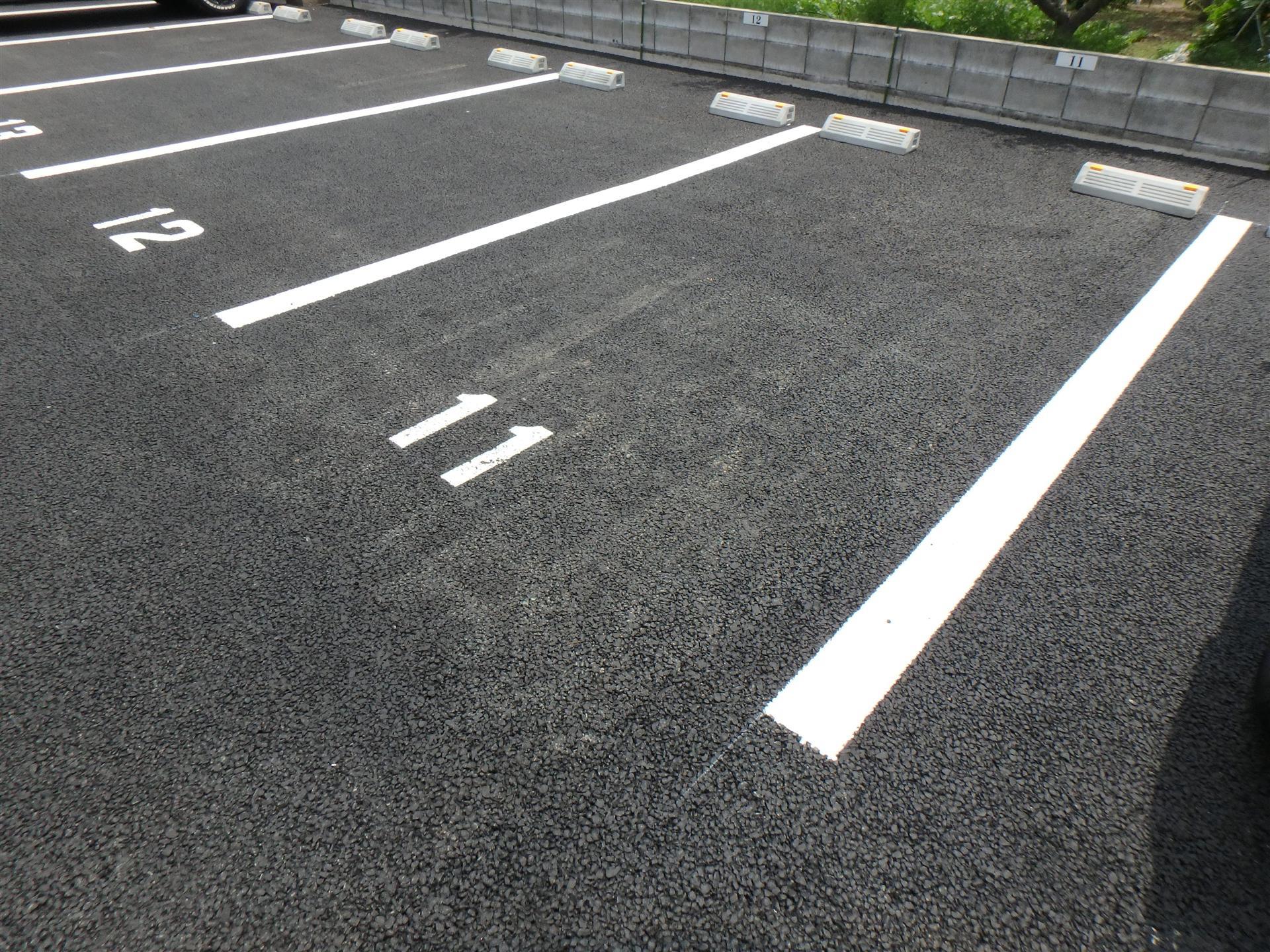その他　アスファルトの駐車場です！