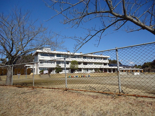 小学校　村松小（小学校）まで2100m