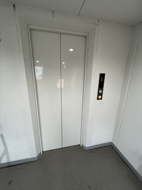 玄関　グランエクラ勝山南　エレベーター