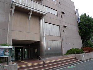 図書館　生野図書館（図書館）まで384m