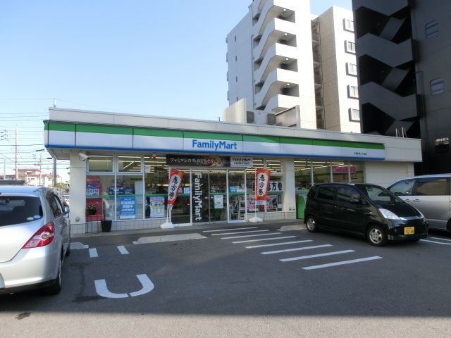 コンビニ　ファミリーマート千葉本町二丁目店（コンビニ）まで268m