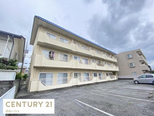 建物外観　3階建てマンション