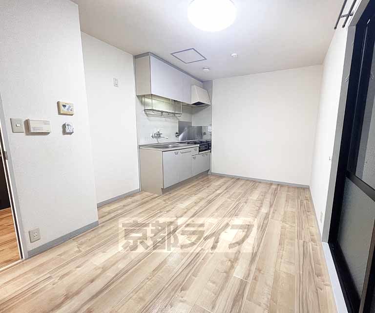 居室・リビング　落ち着いた雰囲気のお部屋です