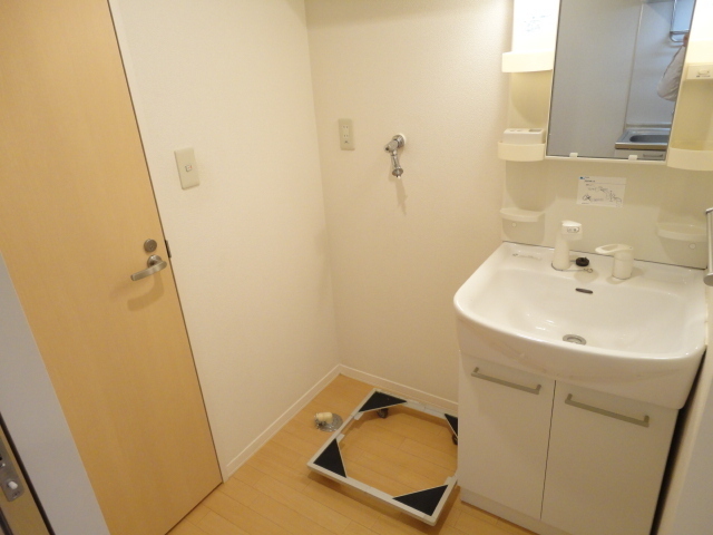 その他　雨の日でもお洗濯ができる！室内洗濯機置場付です☆