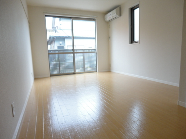居室・リビング　２面採光なので、明るく風通しのよいお部屋です♪