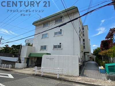 建物外観　敷地内に駐車場あります♪
