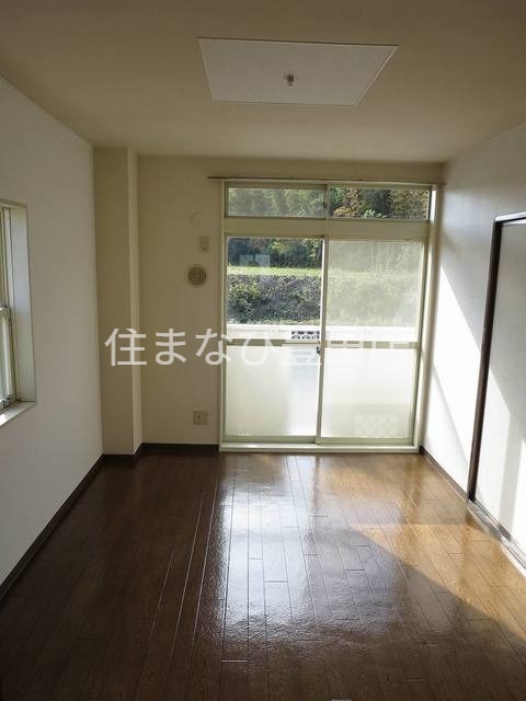 居室・リビング　同型別部屋写真