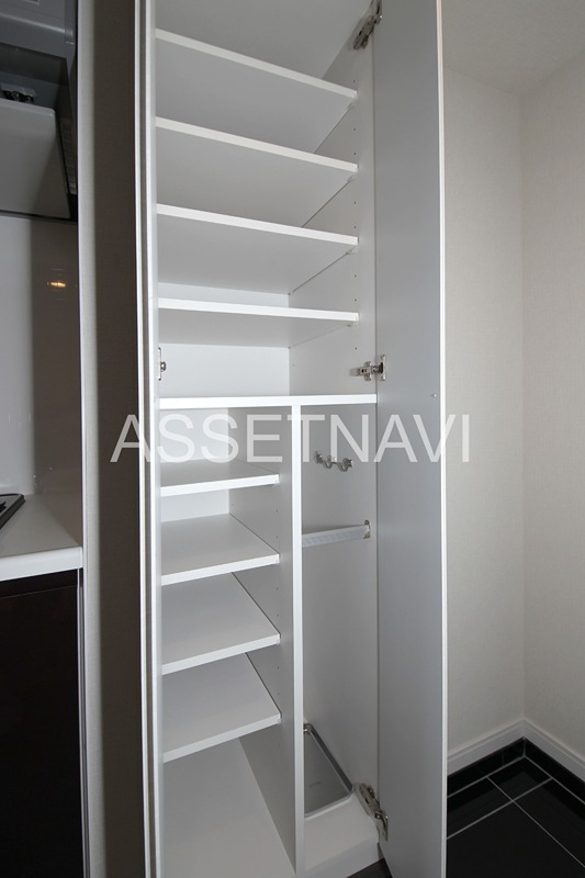 玄関　※別タイプの参考画像になります。
