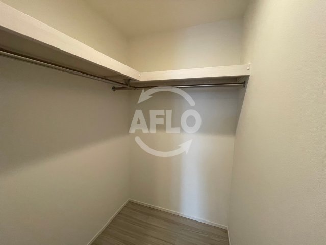 収納　Brillia Tower堂島　ウォークインクローゼット