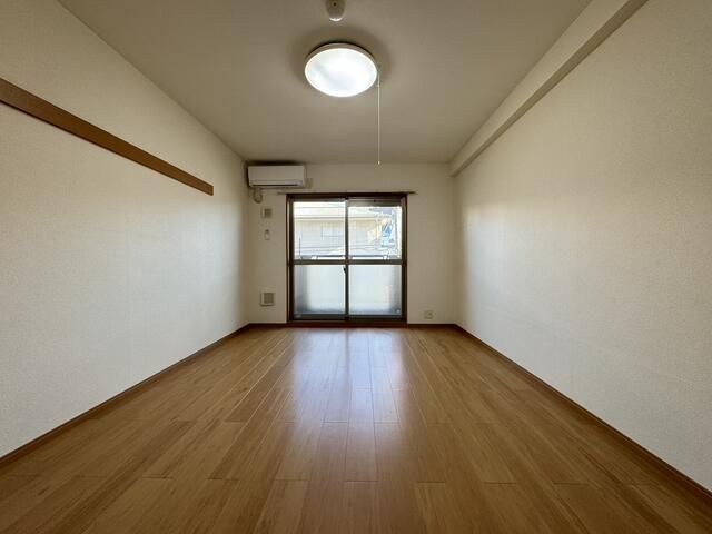 居室・リビング　写真は別の部屋のものです。